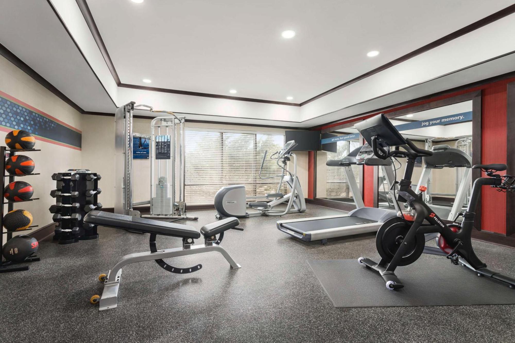 Hampton Inn New Albany Bagian luar foto